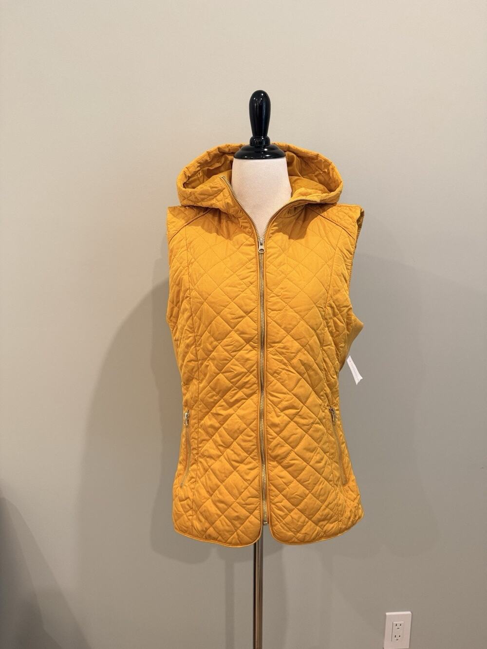 NY&C New York & Company Quilted Hooded Vest Women’s L NWT Puffer Full Zip New